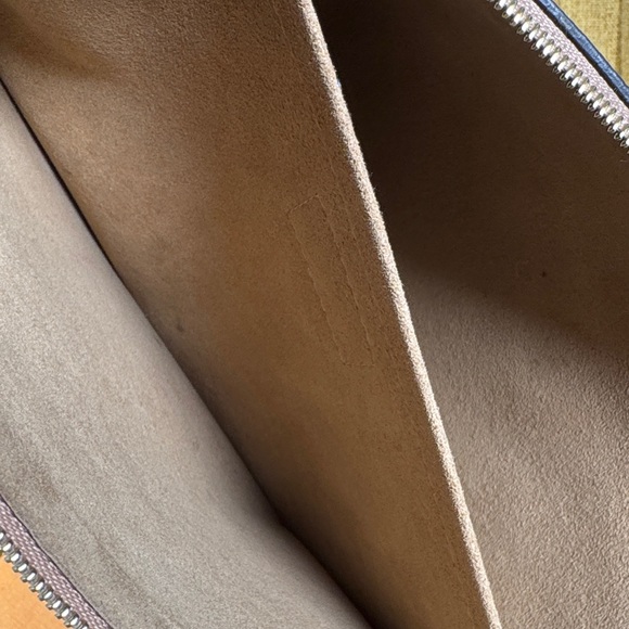 LOUIS VUITTON
Monogram Daily Pouch Sesame - Picture 10 of 16